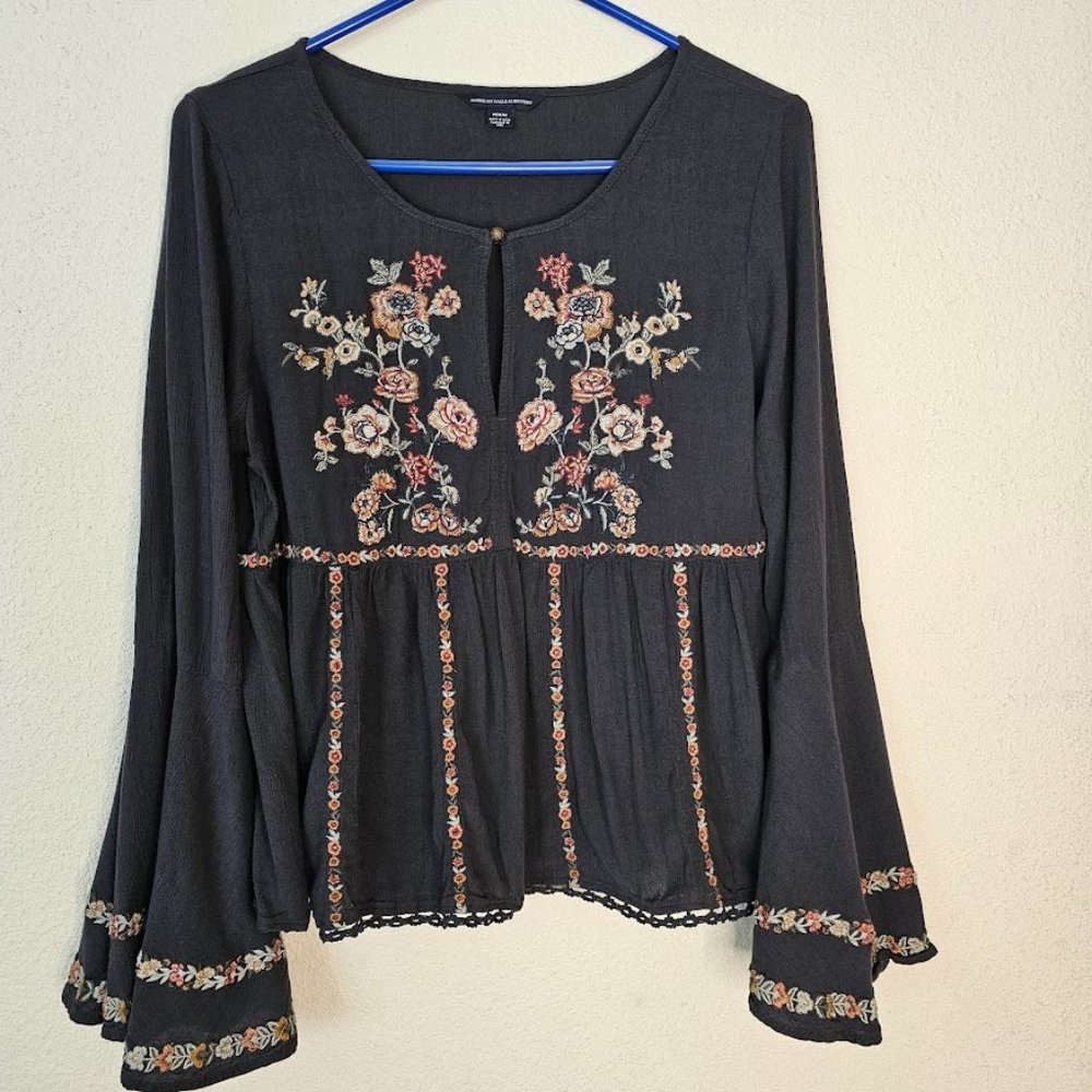 AE Embroidered Bell Sleeve Peasant Long Sleeve Top Women's Size Medium